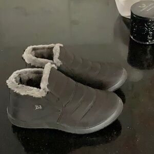 Women's Black Winter Boots size 6.5
